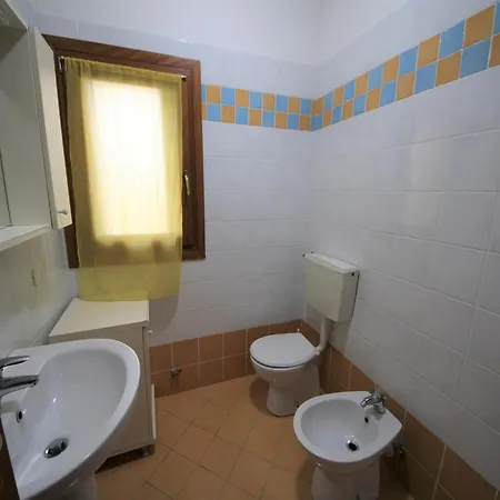 In Rosolina For Six Guests شقة
